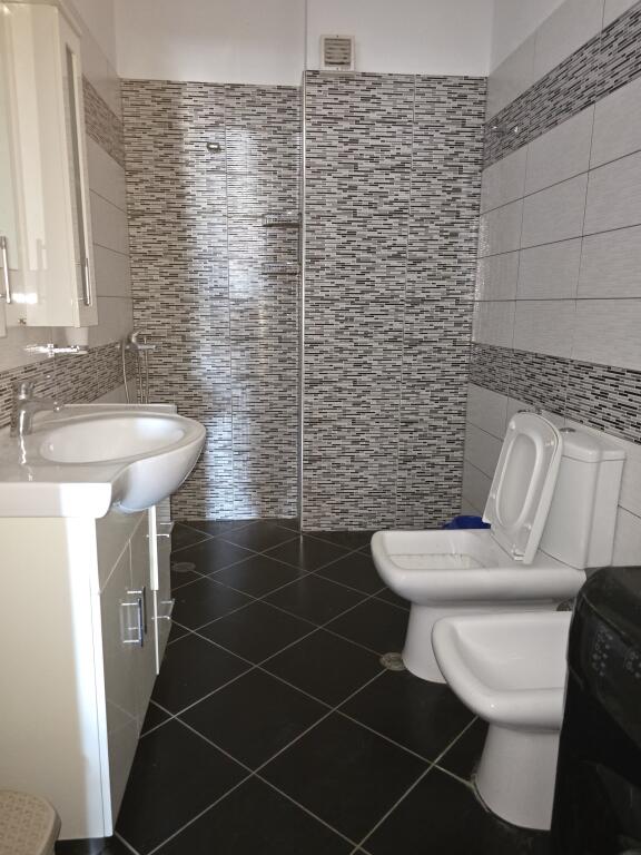 APARTAMENT 2+1 ME QERA STADIUMI DURRES