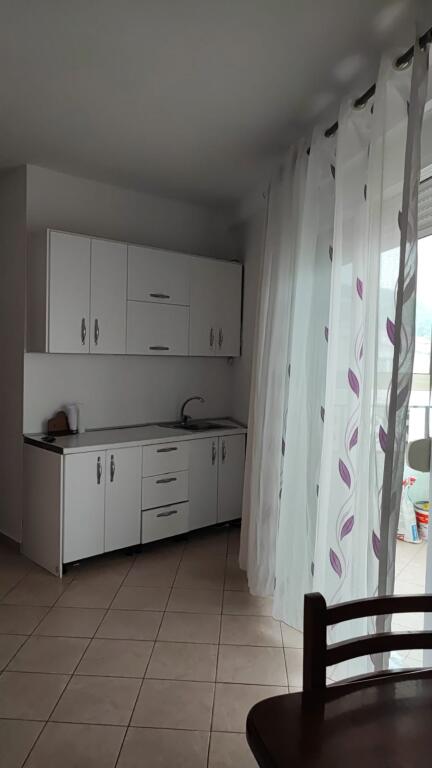 Apartament 1+1 për qira në Kodra e Diellit!