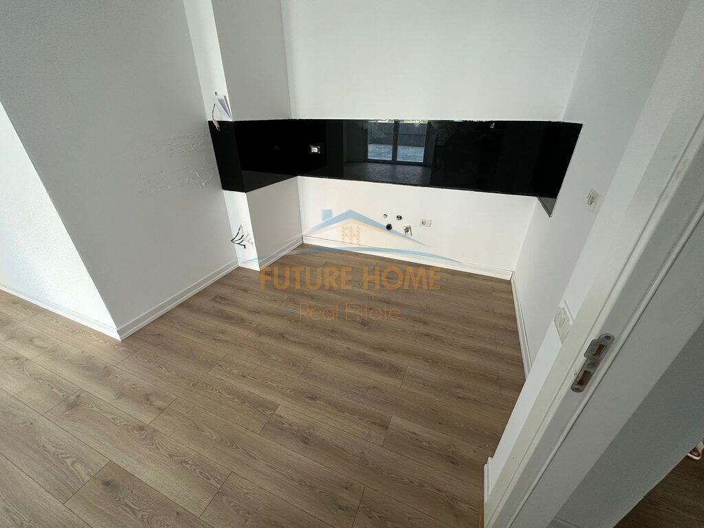 Shitje, Apartament 2+1+2+verande, Komuna e Parisit, Tirane.