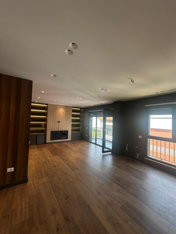 Apartament për Shitje tek Liqenit te Thatë, Tiranë