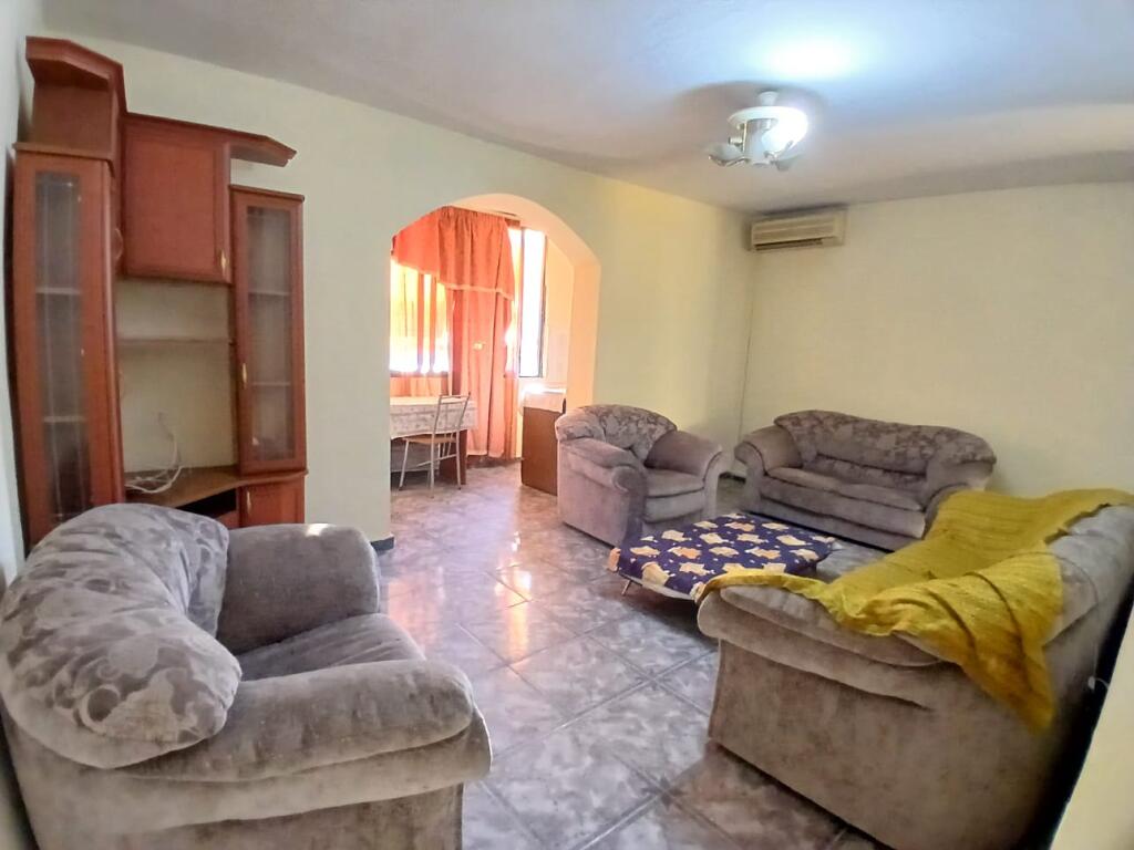 Jepet Me Qera Apartament 2+1+1 Ballkon