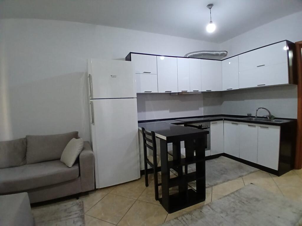 Jepet Me Qera Apartament 1+1+1 Ballkon