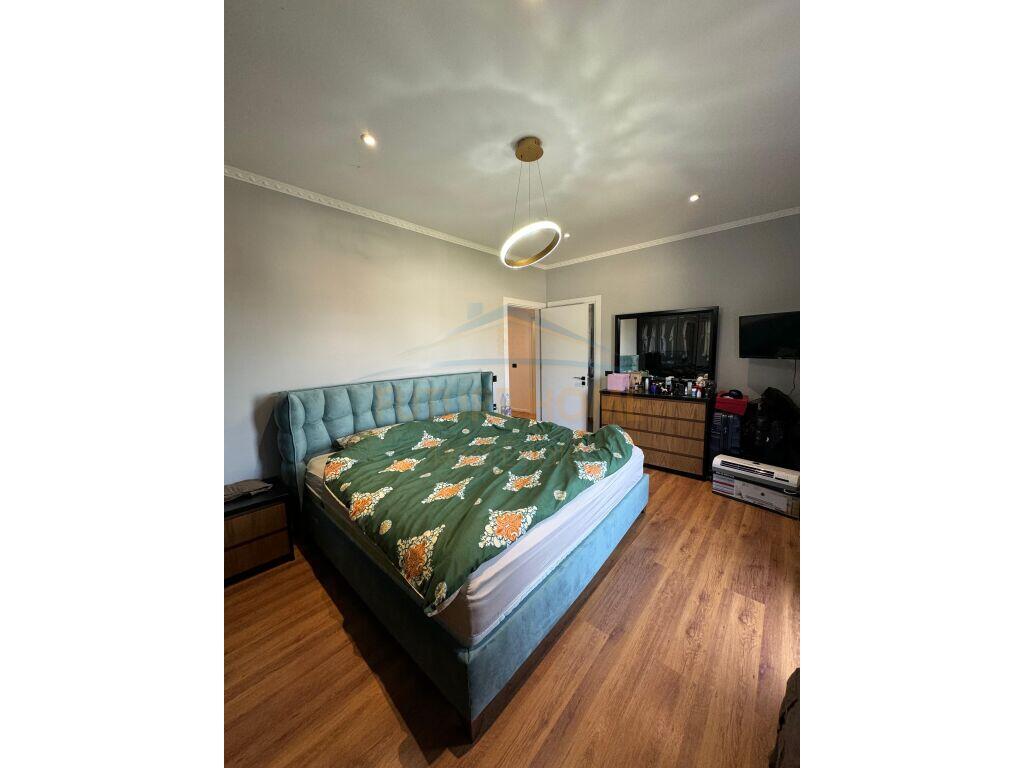 Shitet Apartament 3+1+2, Liqeni i Farkes