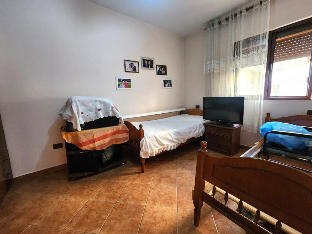 Jepet me qera apartament 2+1, Kodra e Priftit!