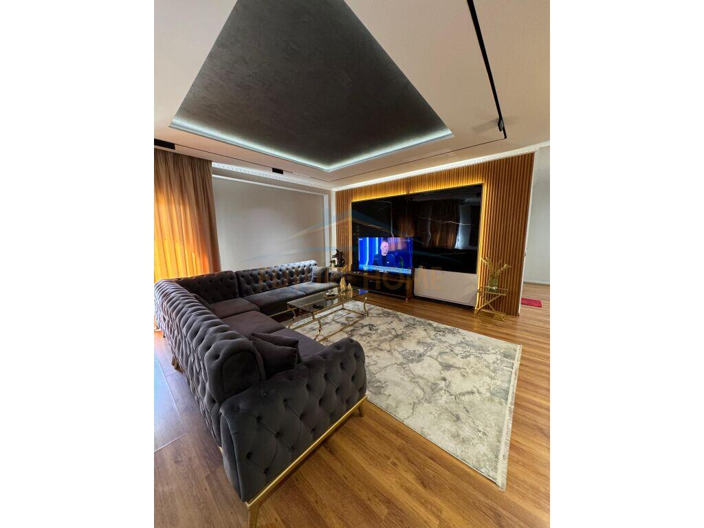 Shitet Apartament 3+1+2, Liqeni i Farkes