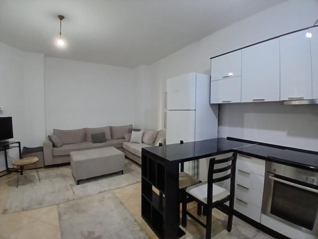 Jepet Me Qera Apartament 1+1+1 Ballkon