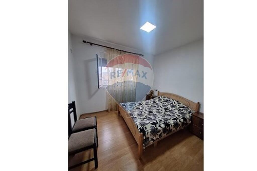 Apartament 2+1 për qira shkolla e bashkuar!