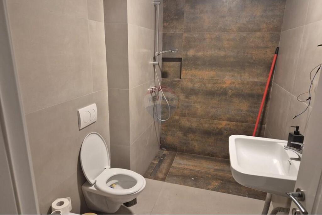 OFFICE SPACE FOR RENT AT LAKE VIEW!