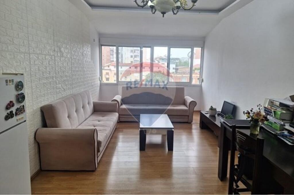Apartament 2+1 për qira shkolla e bashkuar!