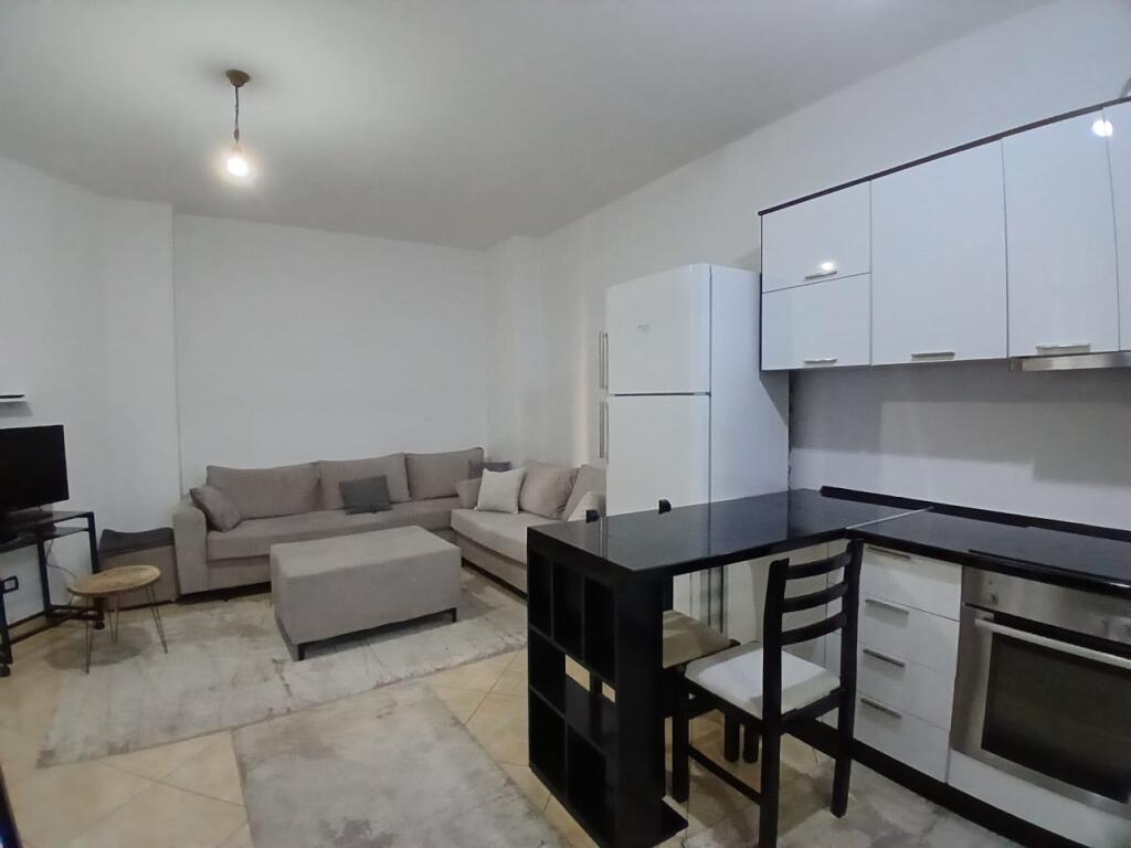 Jepet Me Qera Apartament 1+1+1 Ballkon