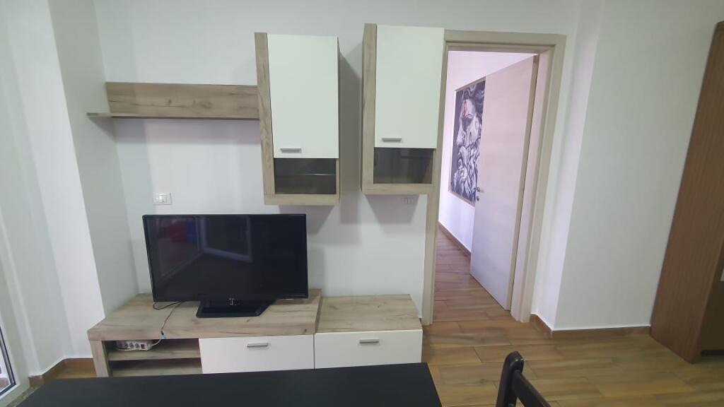 Jepet Me Qera Apartament 1+1+1 Ballkon