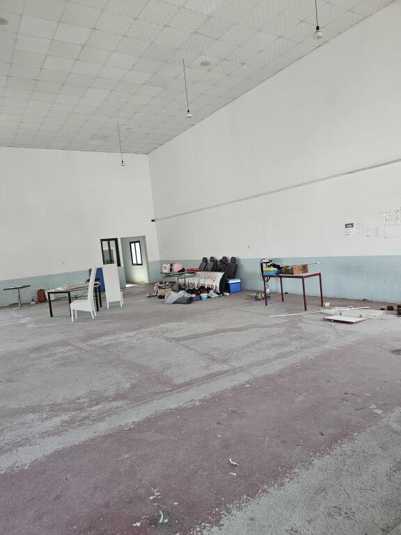 Magazinë me Qira – Kati 2, Kombinat