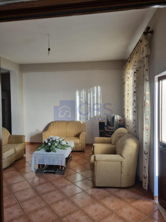 In affitto il 2° piano di una villa 1+1 a Misto Mame, Tirana
