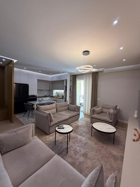 Apartament 2+1 me 2 tualete për shitje te Kompleksi FZ Liqeni i Thate