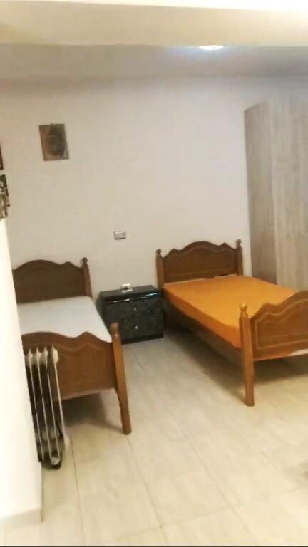 In the area of the Old Electric Market, R. Sali Nivica is renting a furnished 2+1 apartment.