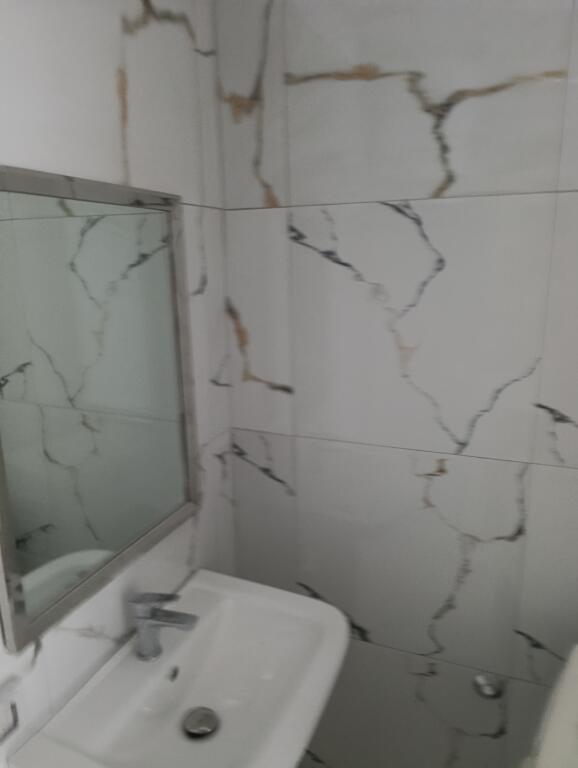 Ambient biznesi për qira, Ura Nisharakut