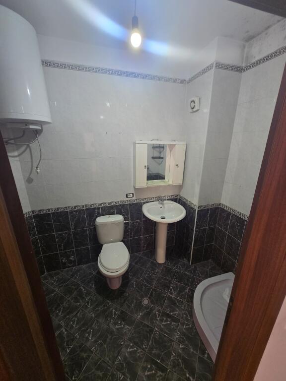 Apartament për shitje 3+1+2+vend parkimi në Yzberishr