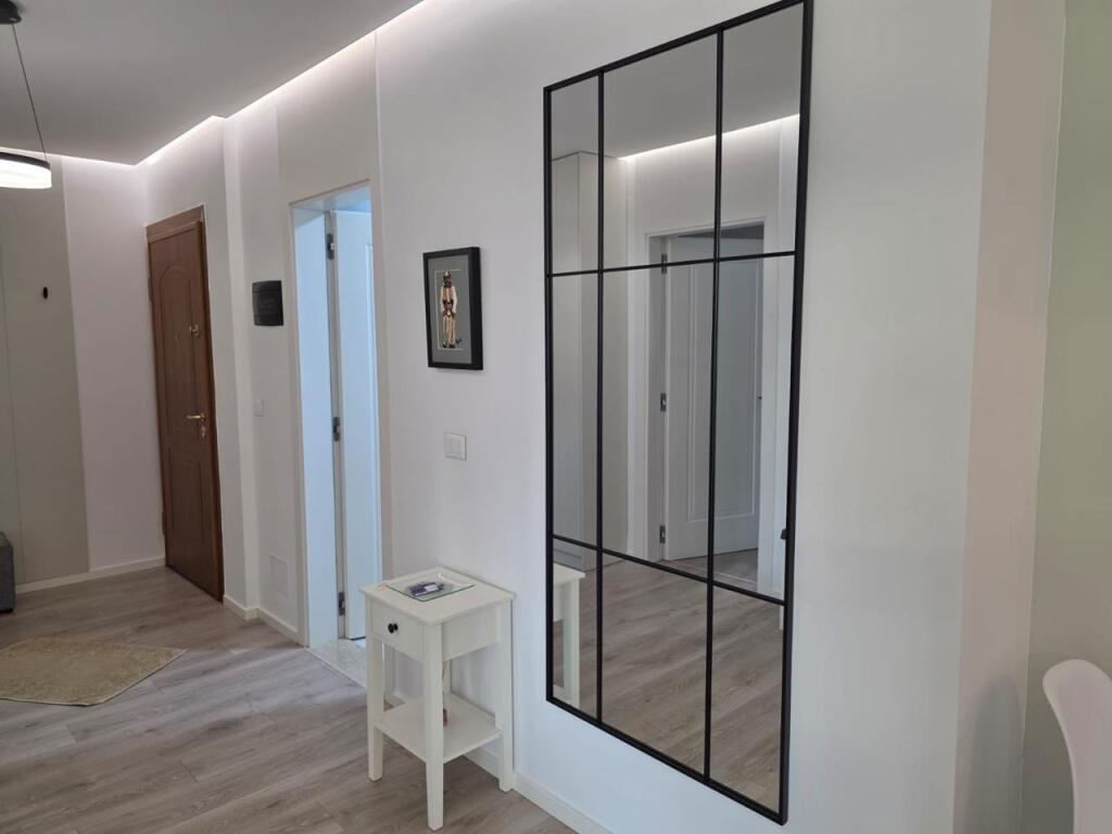 Jepet apartament 1+1 + parkim tek Rruga e Elbasanit!