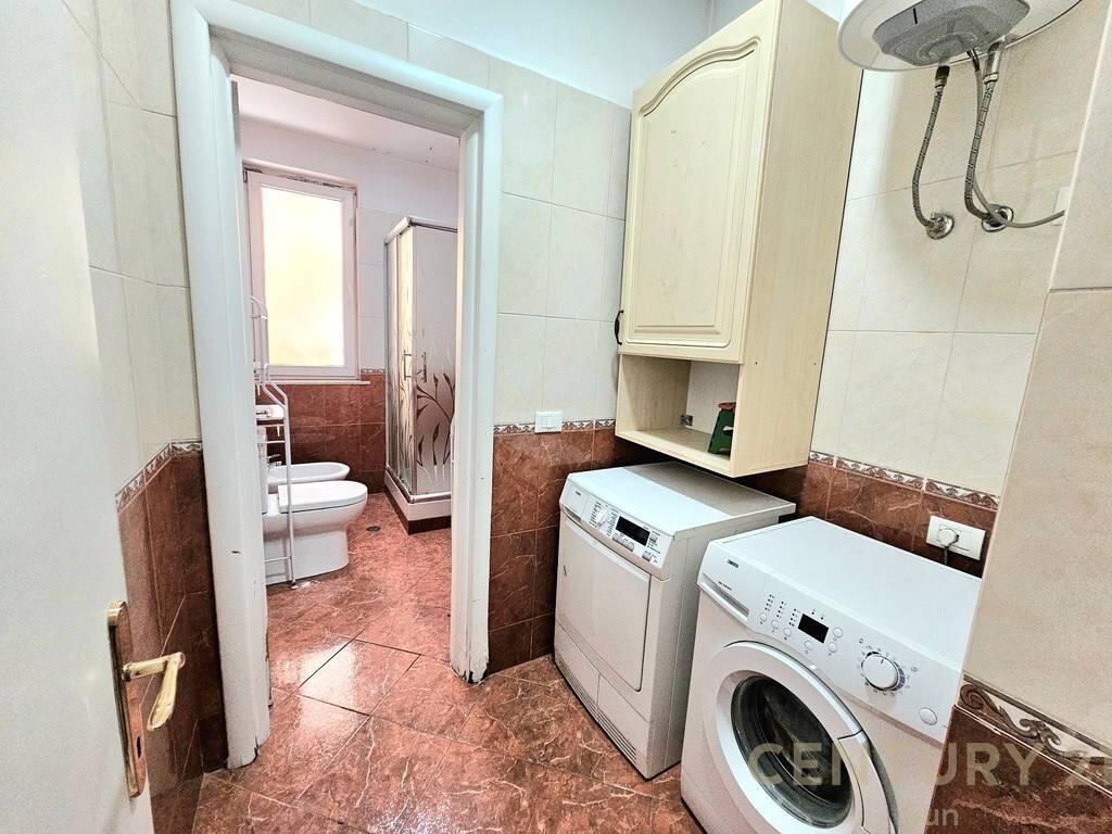 Me qera apartament 1+1+post parkimi afer kopshtit zoologjik.