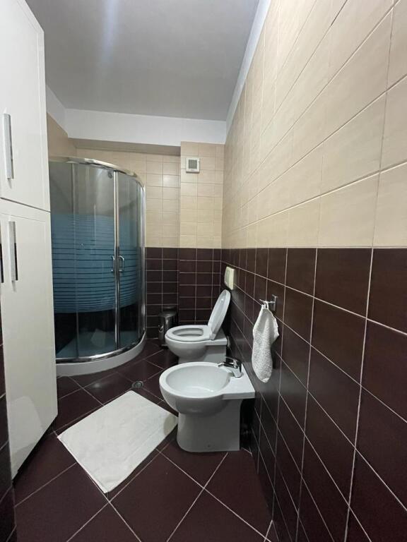 Jepet apartament 1+1, Mbrapa fakultetit të shkencave