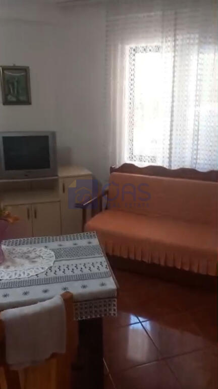 Një pjesë e një vile private 1+1 jepet me qera pranë fabrikës së miellit, Tiranë.