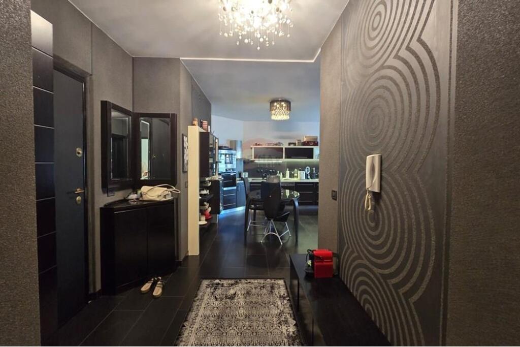Apartament 2+1 në shitje te Libri Universitar!