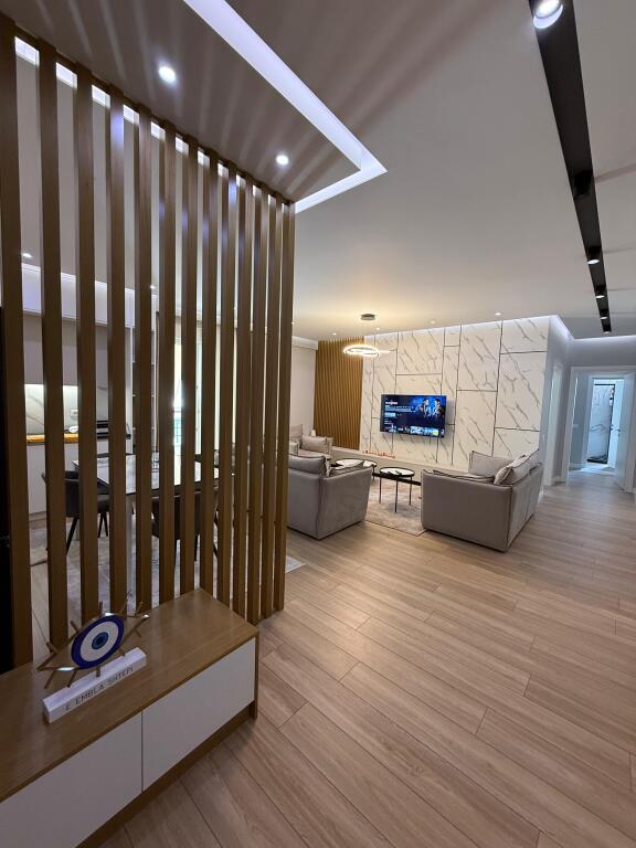 Apartament 2+1 me 2 tualete për shitje te Kompleksi FZ Liqeni i Thate