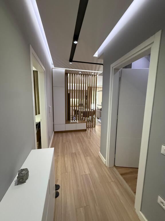 Apartament 2+1 me 2 tualete për shitje te Kompleksi FZ Liqeni i Thate