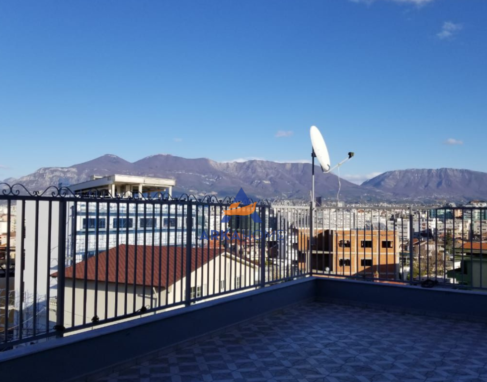 AFFITTASI VILLA QUATTRO PIANI 720M2, "VIA SELITE DHIMITER PASKO".