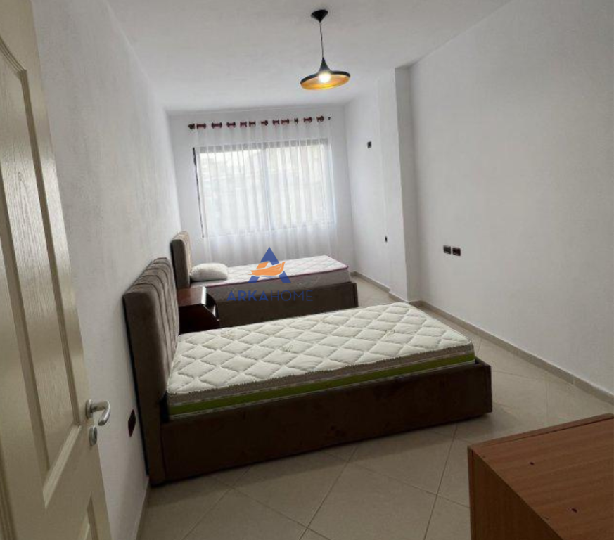 JEPET APARTAMENT 90M2 ME QERA, RRUGA LONI LIGORI, UNAZA E RE.