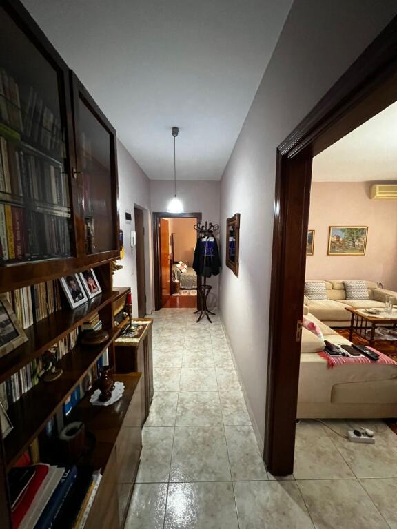 Apartament 1+1 për shitje në Qendër.