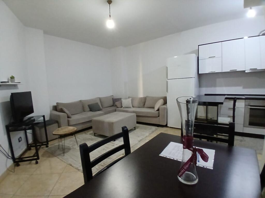 Jepet apartament 1+1, Mbrapa fakultetit të shkencave