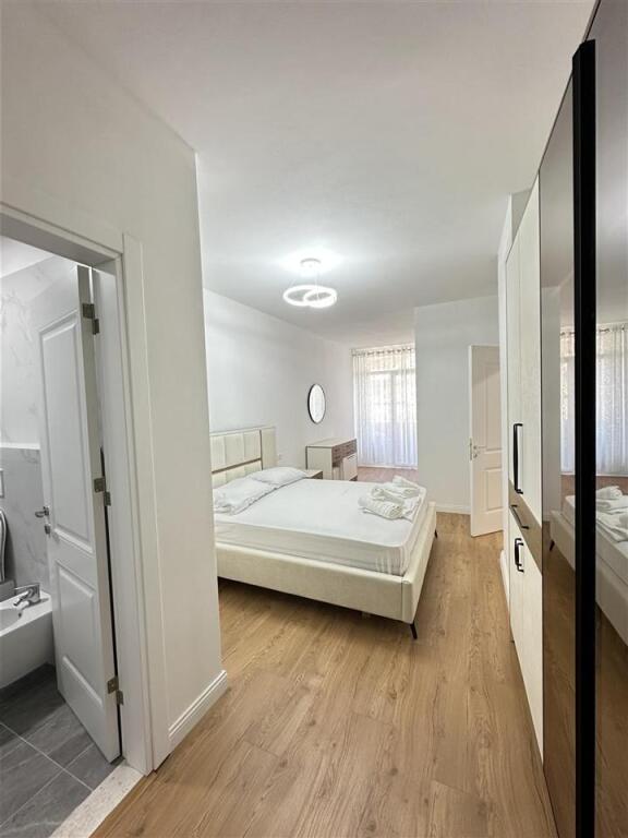Jepet super apartament 2+1+2 tek rr Dibres, Ministria e Mbrojtjes.