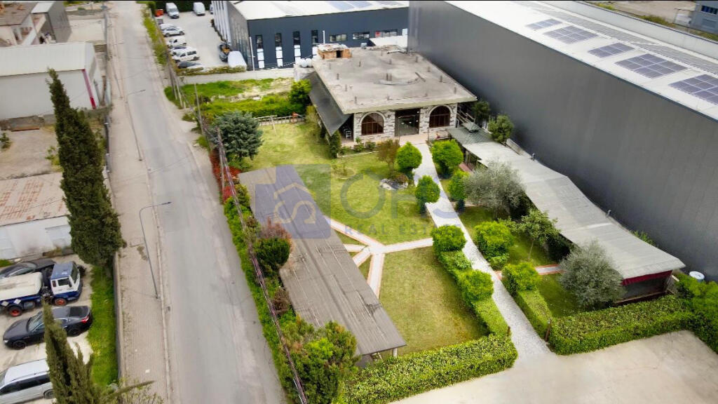 Bar restorant për qira në Vore