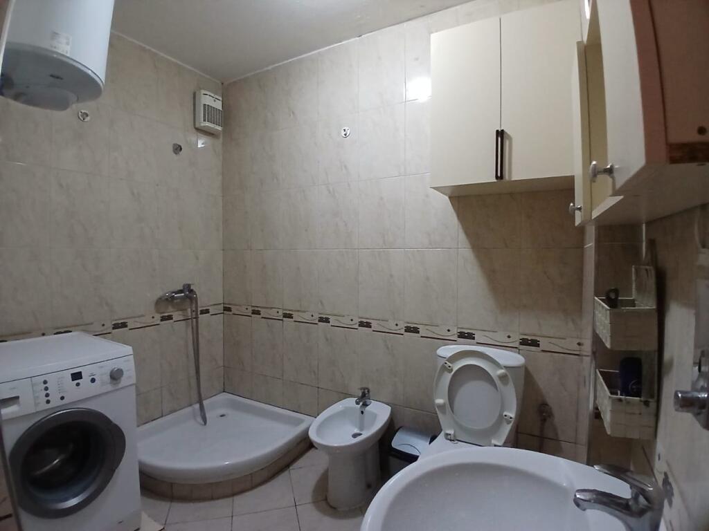 Jepet apartament 1+1, Mbrapa fakultetit të shkencave