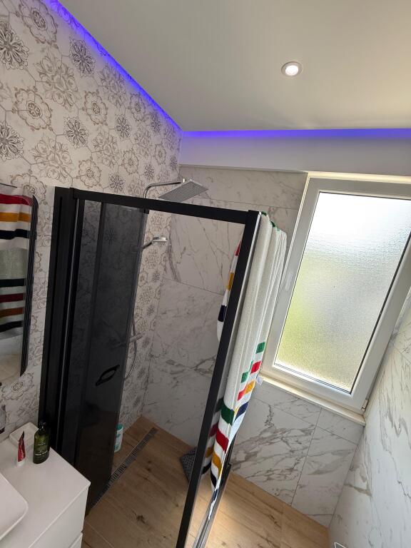 Apartament 2+1 me 2 tualete për shitje te Kompleksi FZ Liqeni i Thate