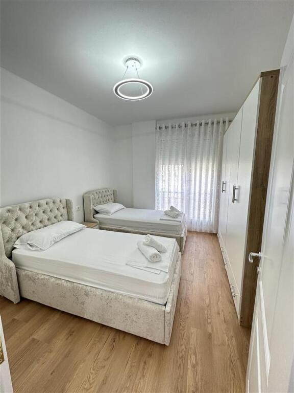 Jepet super apartament 2+1+2 tek rr Dibres, Ministria e Mbrojtjes.