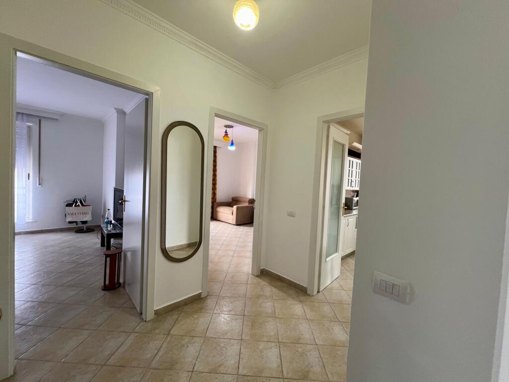 Qira, Apartament 2+1+2 "Rruga e Barrikadave", Tiranë.