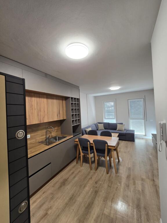 APARTAMENT ME QERA 1+1