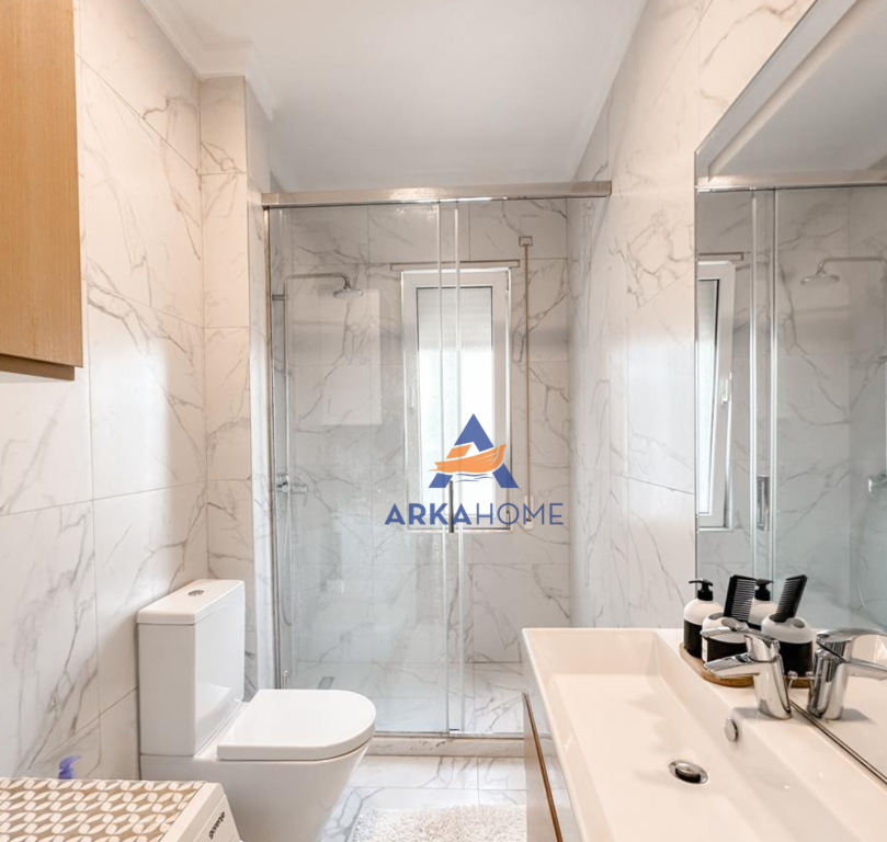 SHITET APARTAMENT 3+1+BALLKON "TE KOPSHTI BOTANIK".