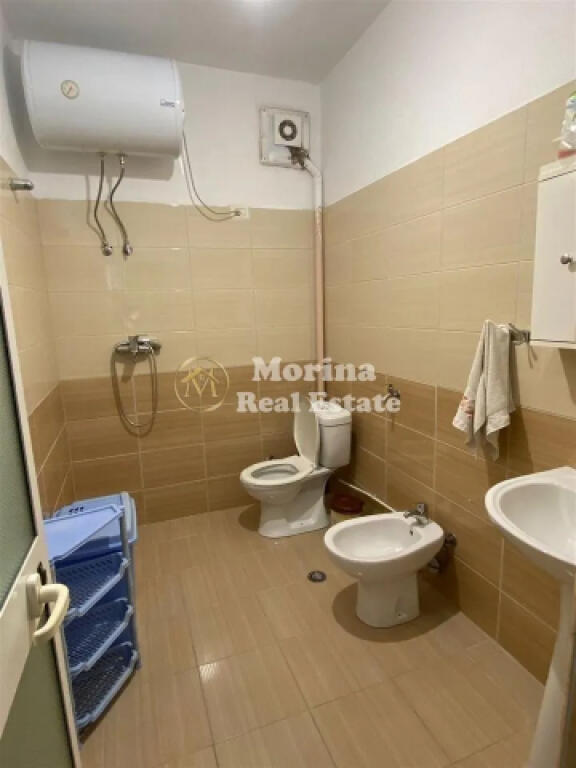 Qera Shtepi Private 2+1, Ali Demi