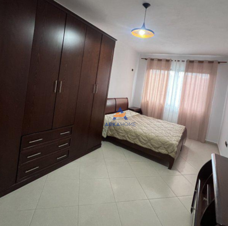 JEPET APARTAMENT 90M2 ME QERA, RRUGA LONI LIGORI, UNAZA E RE.