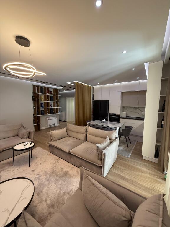 Apartament 2+1 me 2 tualete për shitje te Kompleksi FZ Liqeni i Thate