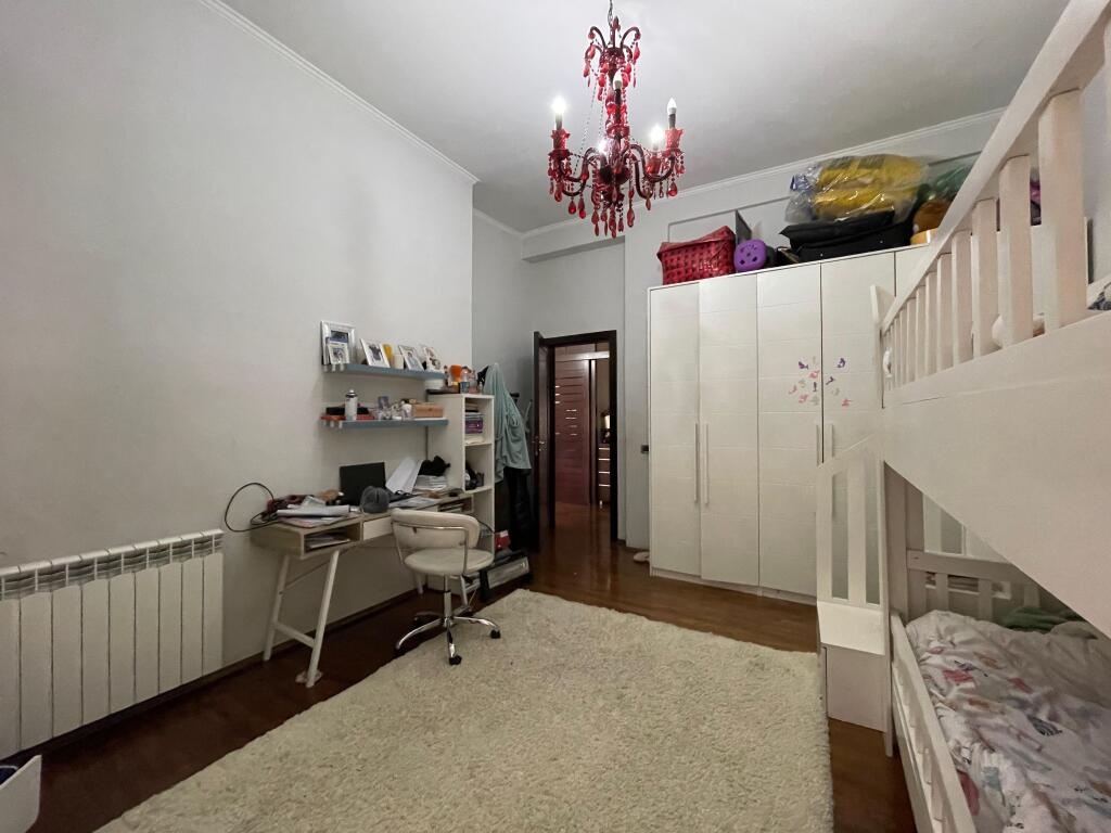 Jepet apartament 2+1 me qira ne qender te Tiranes!
