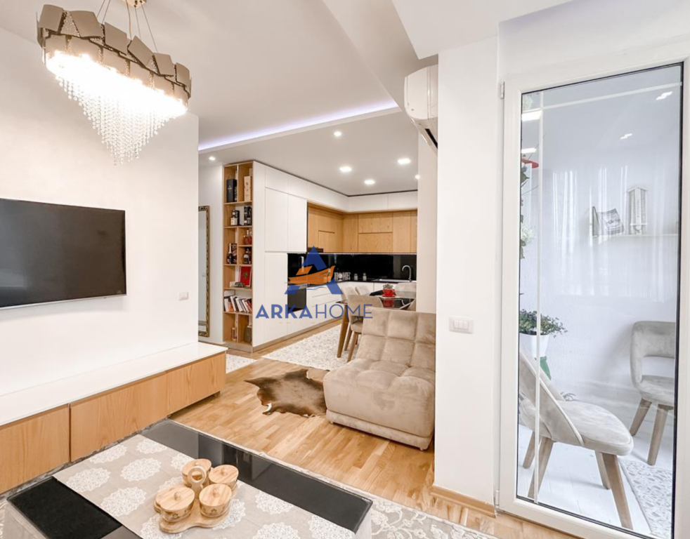 SHITET APARTAMENT 3+1+BALLKON "TE KOPSHTI BOTANIK".