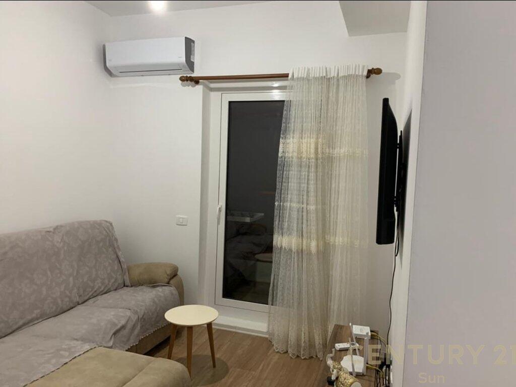 Me qera apartament 1+1 te kompleksi Mangalem