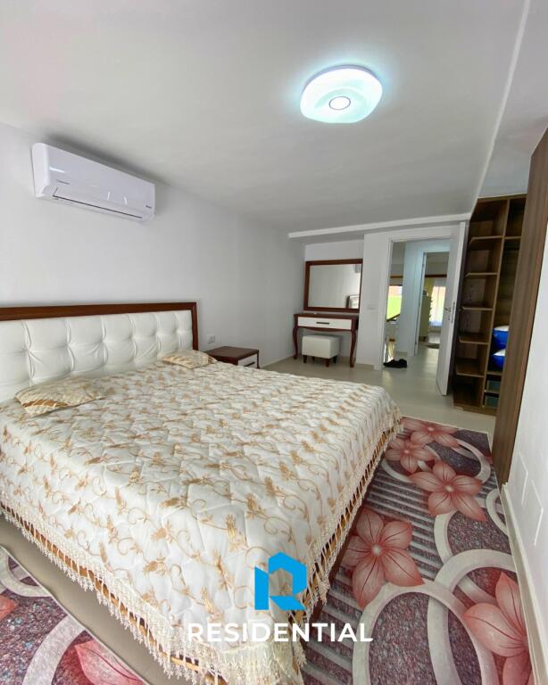 Tek Kodra E Diellit 2, një dupleks modern i mobiluar jepet me qira!