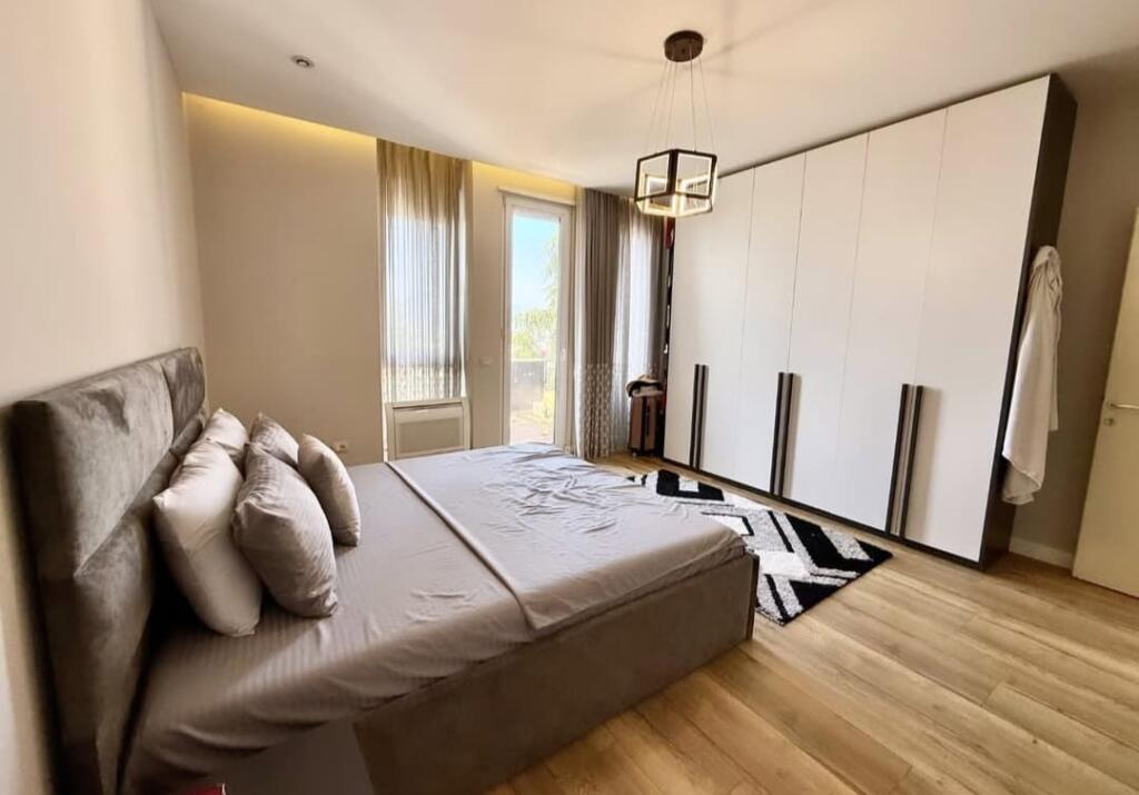 Kopshti Botanik shesim super apartament 2+1+2 tualete