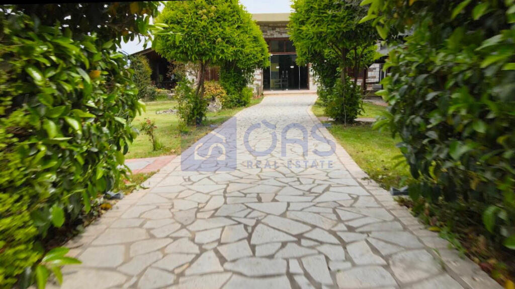Bar restorant për qira në Vore