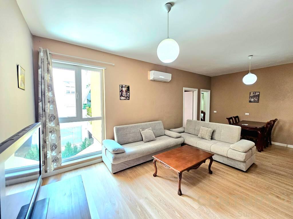Me qera apartament 1+1+post parkimi afer kopshtit zoologjik.